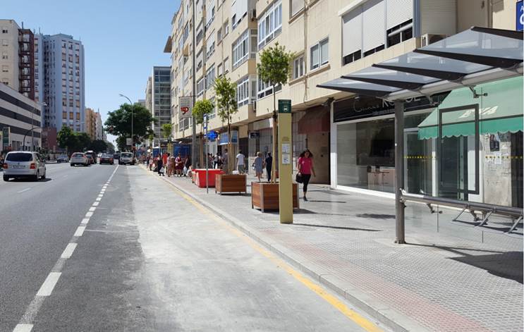 El Consorcio de Transportes pone en servicio las nuevas paradas de autobuses frente al hospital Puerta del Mar 
